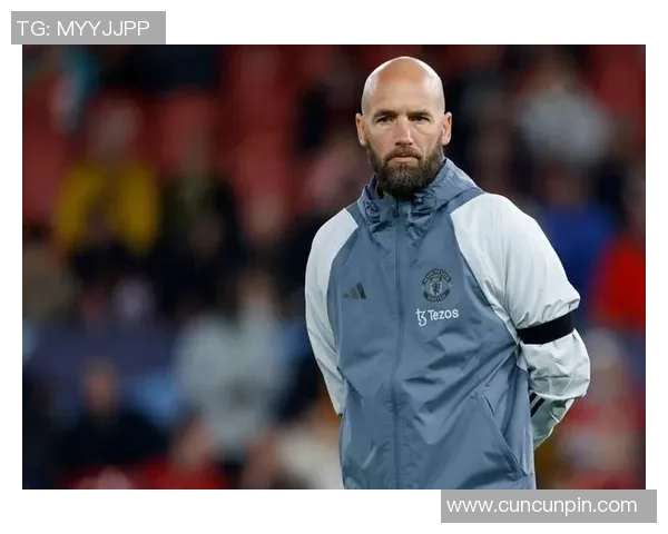 苏黎世解约滕哈赫前助教范德加赫 将迎新任命